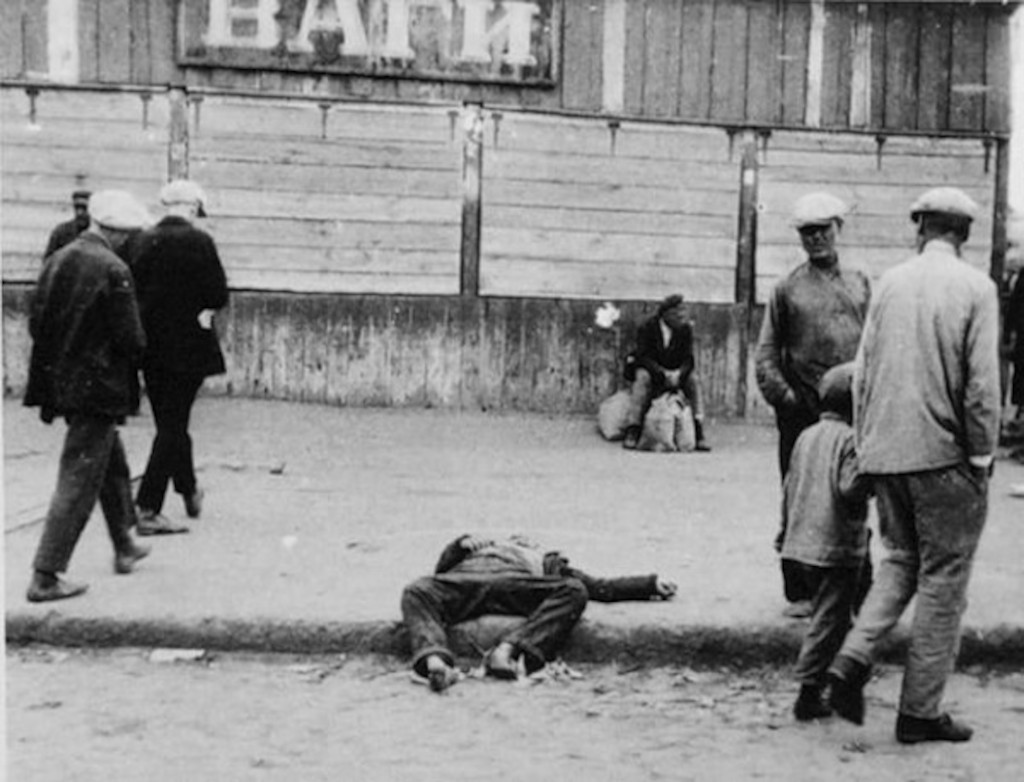 The sympathy shrinks, the photographer of this picture notes in his original caption Kharkov Ukraine 1933