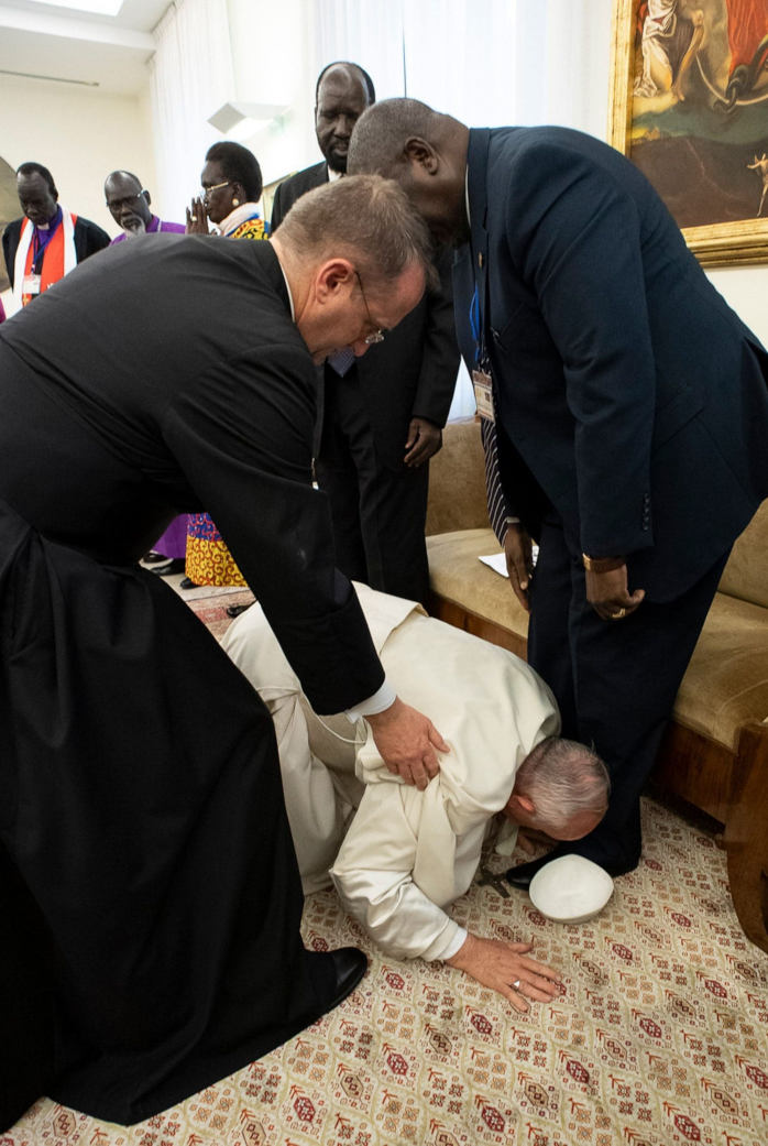 pope on his hands and knees kissing the feet of sudanese political leaders