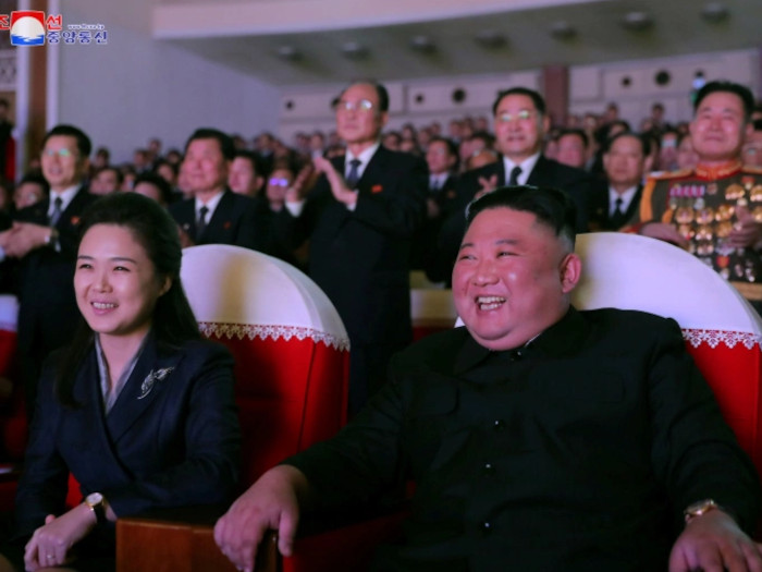 Obese Kim Jong-un with Wife