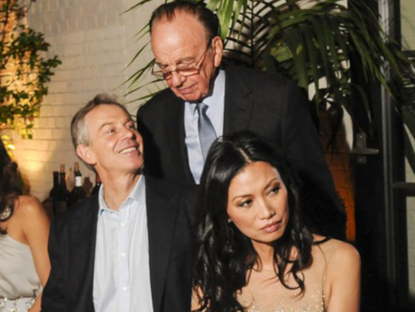 Tony Blair talks with Murdoch whilst wife Wendi Deng looks away