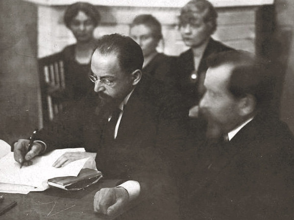 Joffe signing Treaty of Tartu