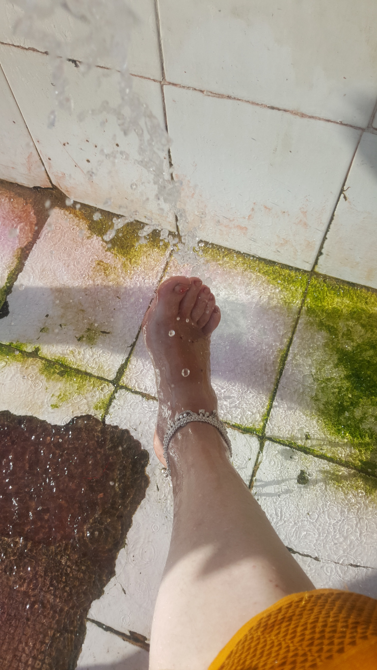 Moi foot washing